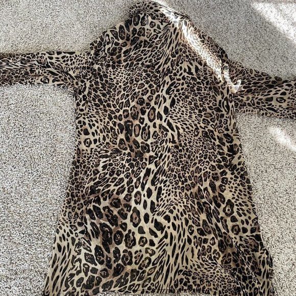 Chicos Travelers Button Down Animal Print Long Sleeve 0 (S) Cheetah Sheer Shirt - Picture 3 of 6